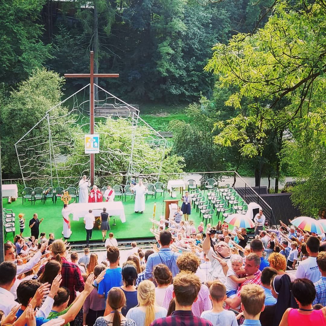 Dzisiejsze popołudnie w Wieczerniku Jana Pawła II: Eucharystia i tzw. Godzina Odpowiedzialności i Misji, której celem je