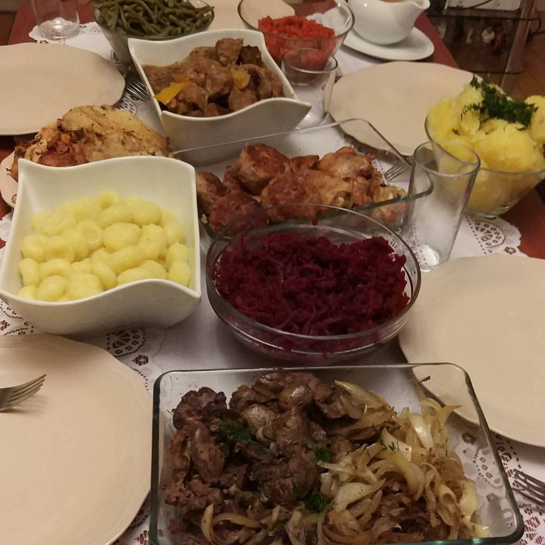 Przyszedłem w odwiedziny a tu taka tam skromna kolacyjka :)…