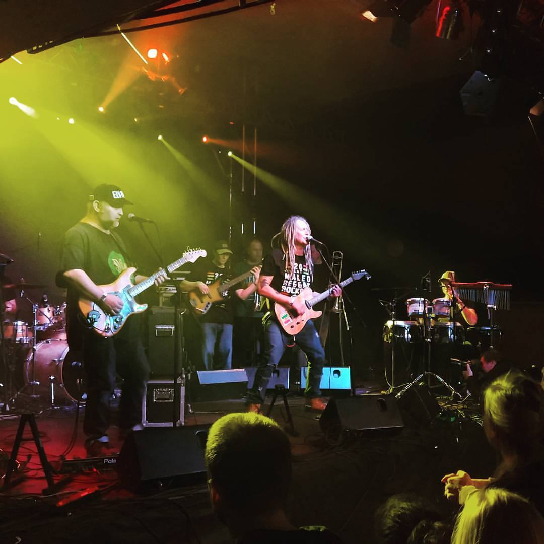 Druga część to już zupełne inne rytmy :) Reggae wypełniło salę…