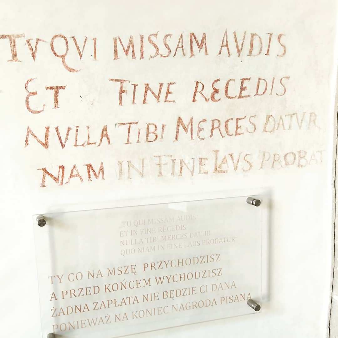 Mądrości średniowiecza na murach klasztoru klarysek w Starym…