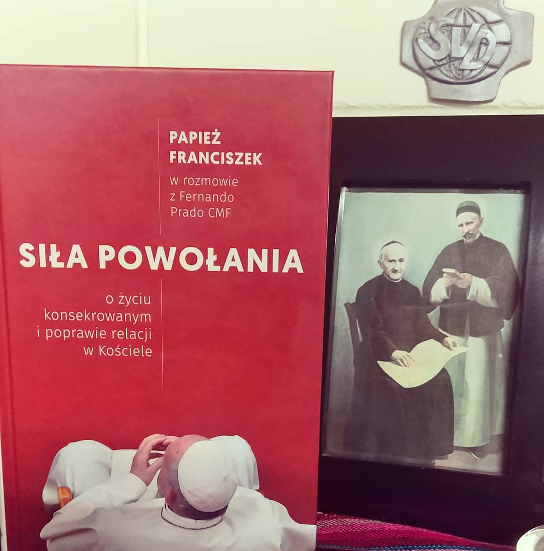 2 tygodnie temu miała premierę najnowsza książka-wywiad z papieżem Franciszkem. Dotyczy życia konsekrowanego, stąd racze