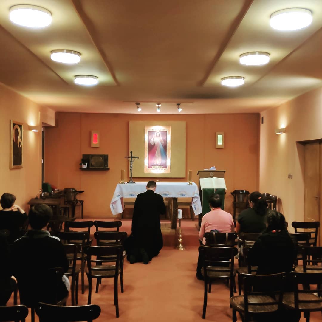 Za chwilę w Częstochowie rozpoczyna się Eucharystią Parresia,…
