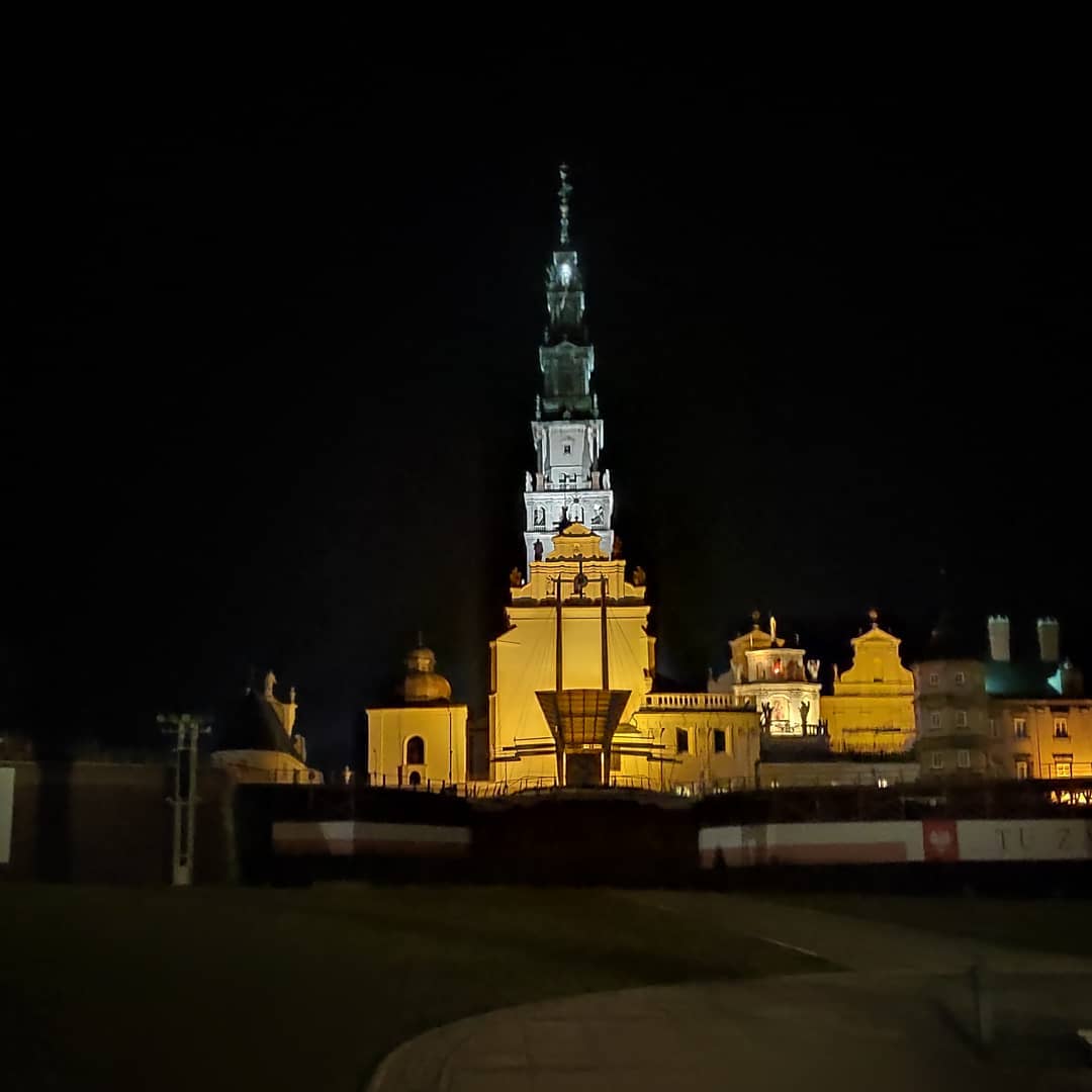 U Mamy wieczorową porą ❤ #shrine #nightprayer #nightwatch…
