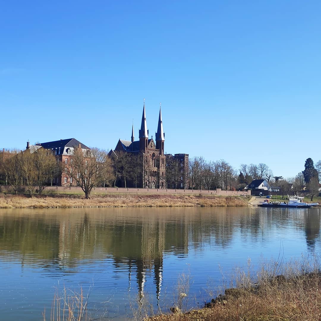 Dom Macierzysty Werbistów położony jest w bardzo malowniczym…