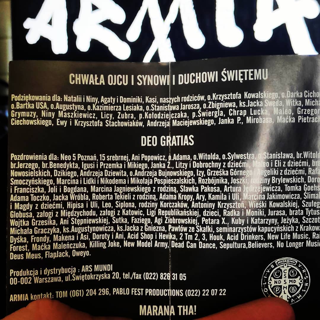 Odrobina nostalgii.
Dziś muzyka głównie dociera do odbiorcy drogą cyfrową, przez platrofmy streamingowe lub cyfrowe skl