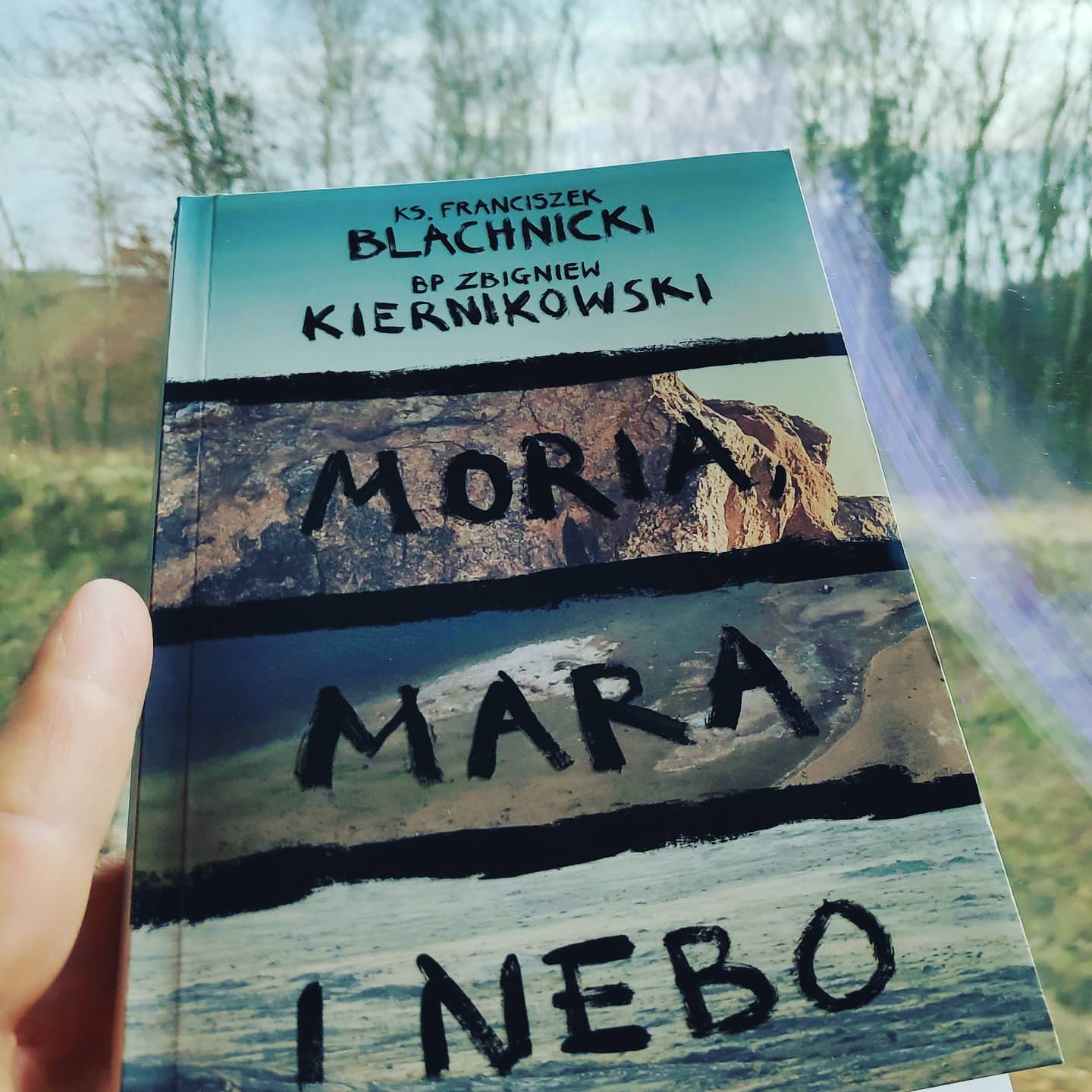 Znów w podróży. Tym razem na Śląsk. A w rękach świeża publikacja.
W sam raz na drogę wielkopostną, zawiera one i publi