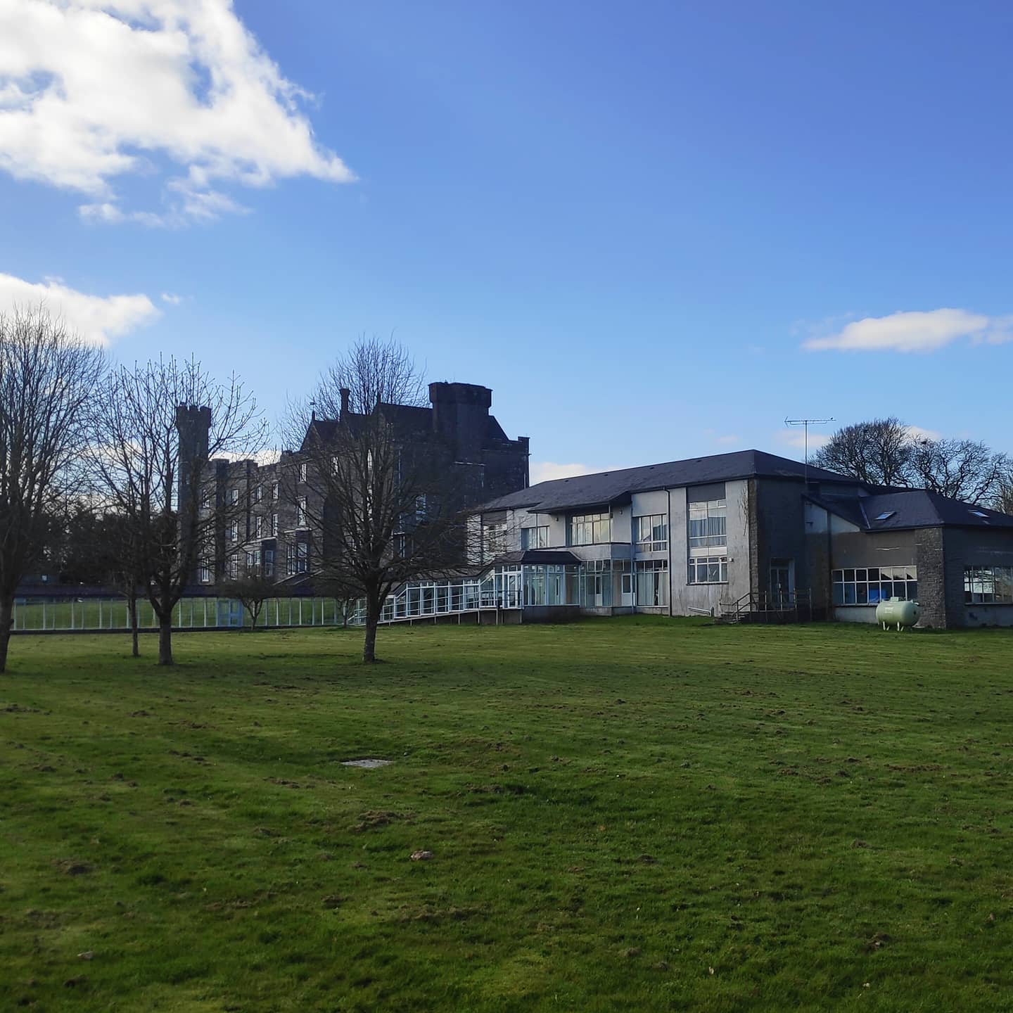 Irlandia od soboty w całkowitym #lockdown osoby powyżej 70 roku życia proszone są aby przez 2 tygodnie nie wychodziły z 