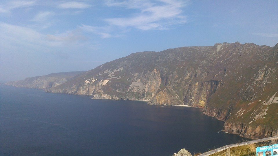 Climbing Slieve League :) Gorgeous weather here :) -- Będąc tu…