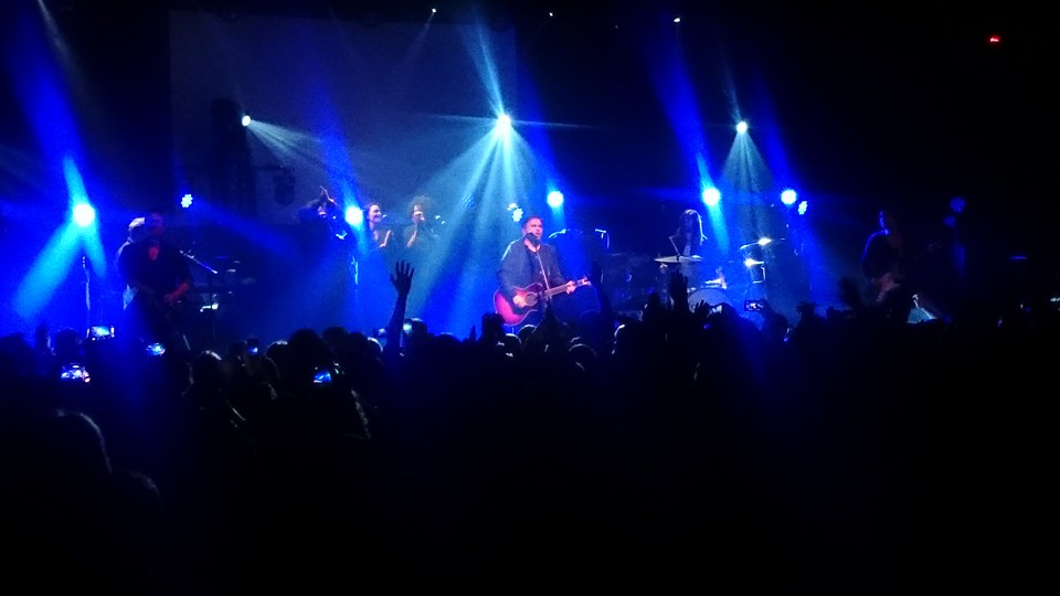 So, we kick off the night of worship with Matt Redman.…