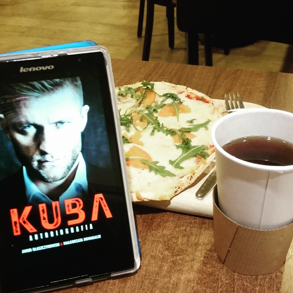 Międzylądowanie w Liverpoolu. #Pizza, #herbata i #książka. W…