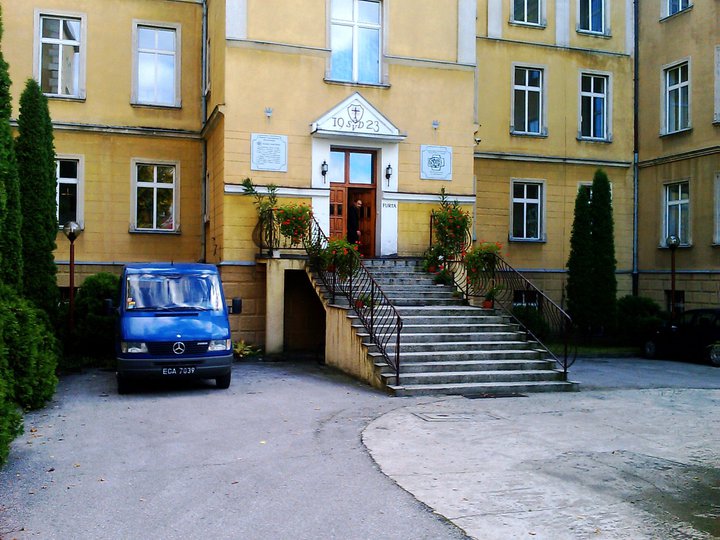 Dziś cały dzień podróżowałem tym oto niebieskim samochodzikiem…