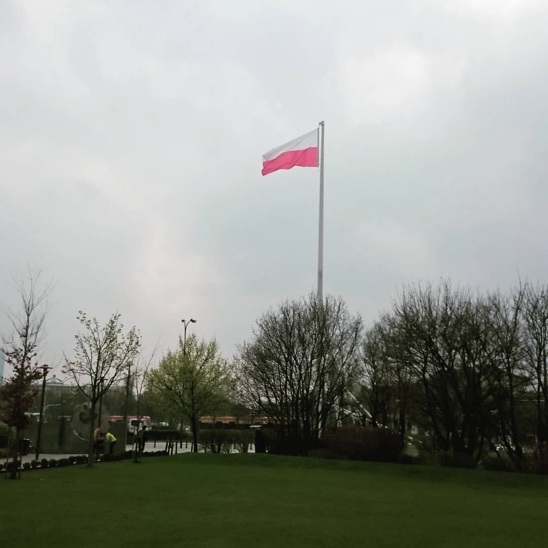 Lubię tą ogromną powiewającą flagę na rondzie "Radosława".…
