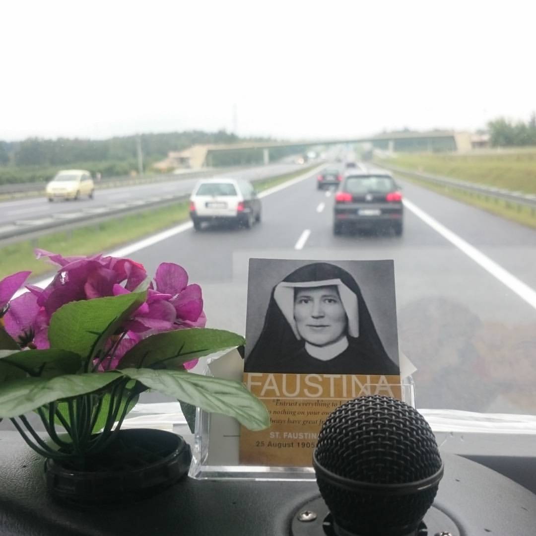 Droga powrotna z #ŚDM . Kierowca miał tu taki mały kącik na…