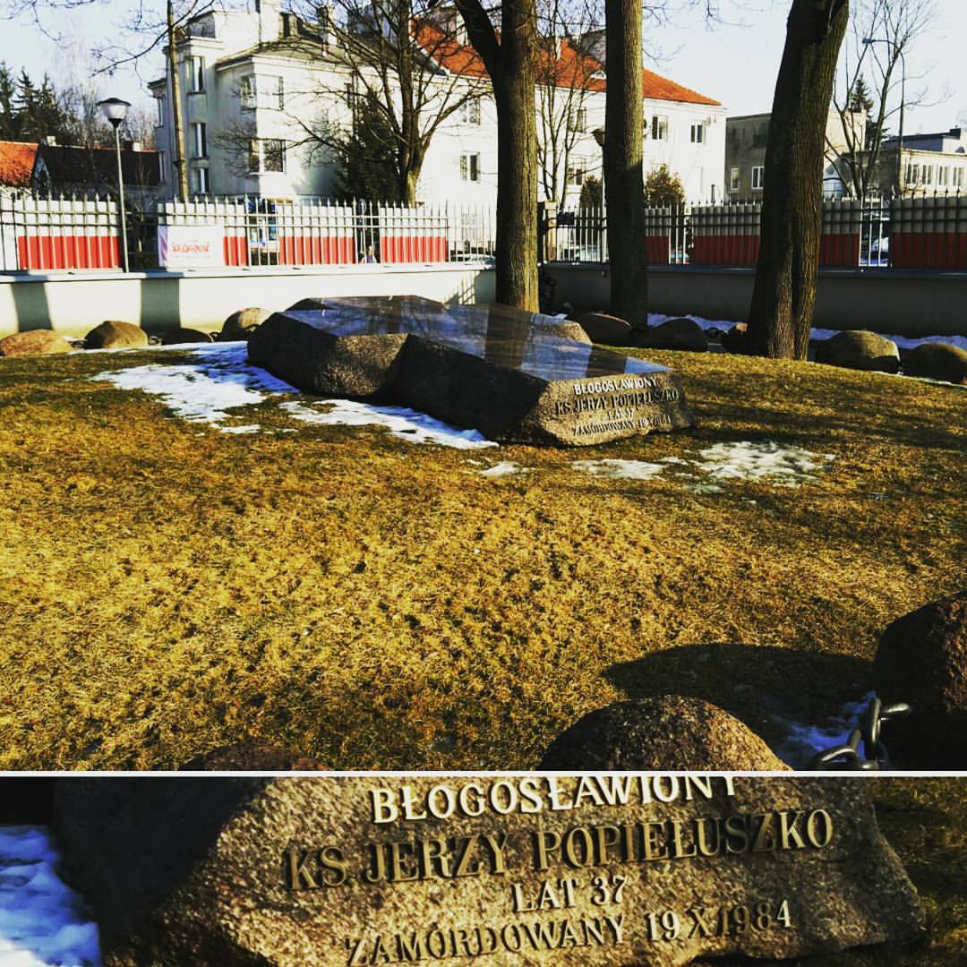 Będę tu chwilkę a za jakieś pół godziny będę się modlił przy…