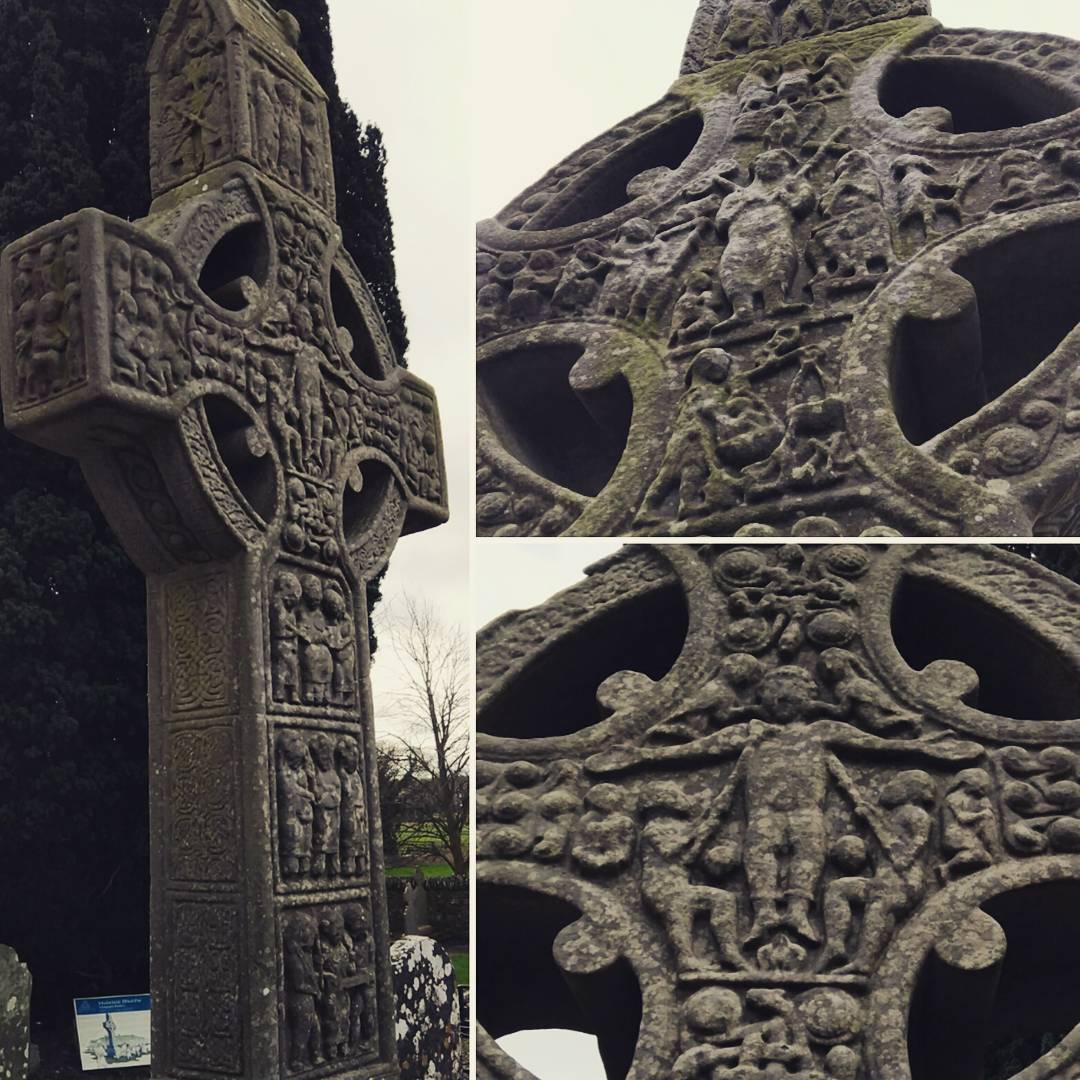 Idąc dalej okolicą związaną ze świętym Patrykiem, napotykamy na Monasterboice "klasztor Boecjusza" w wolnym tłumaczeniu 
