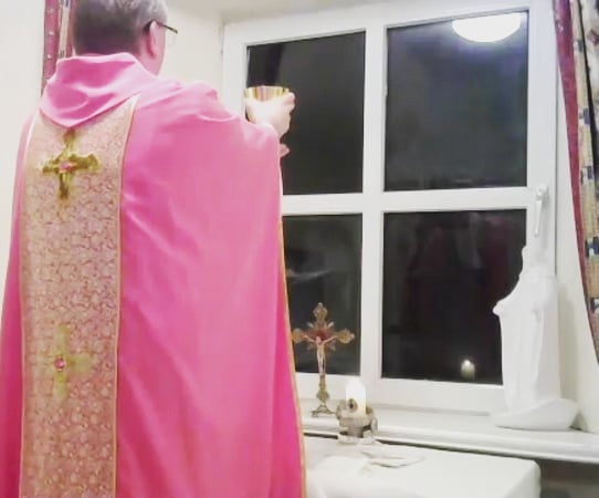 Eucharystią sprawowaną w moim oratorium na czas pandemii…