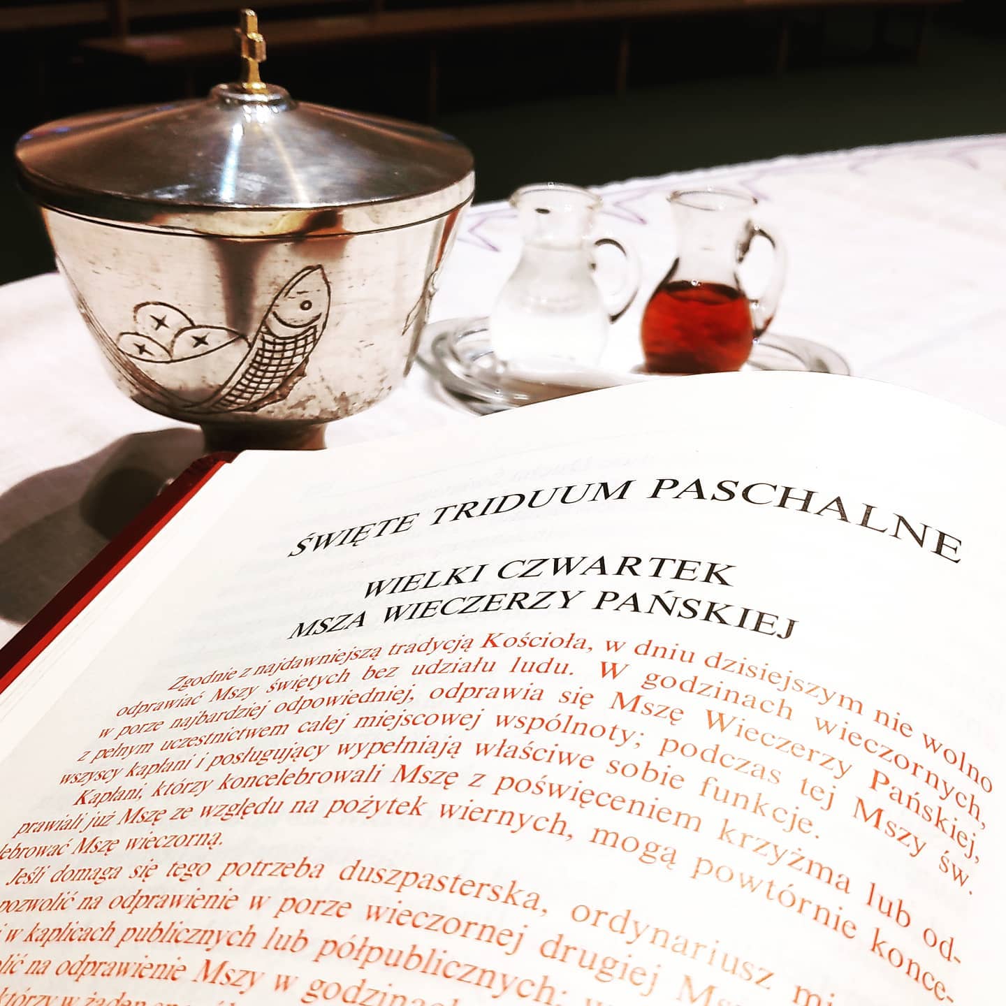 Za pół godziny rozpoczynamy Triduum Paschalne z zespołem…