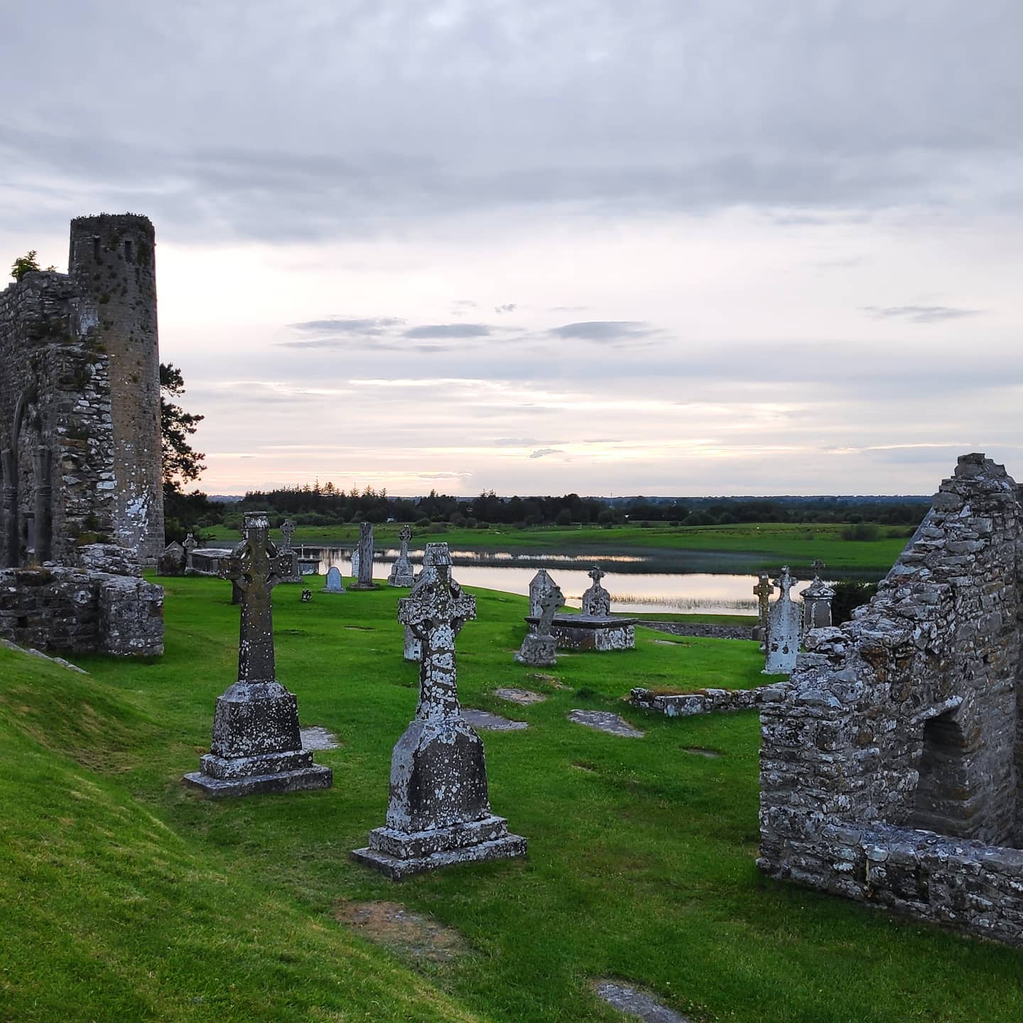 Dzisiaj doroczna wieczorna Eucharystia na ruinach Clonmanois.…