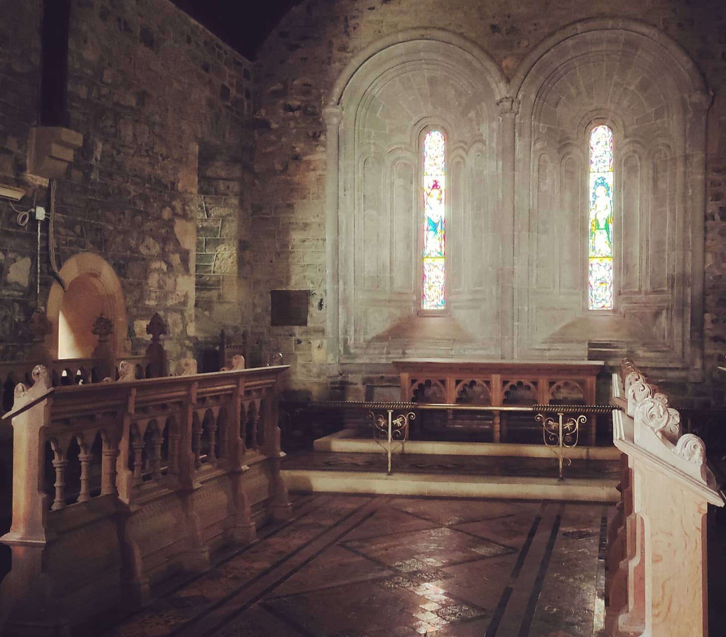 "Obok różańca poleca się wprowadzić do wspólnot rodzinnych, zgodnie z życzeniem Kościoła, odnowioną modlitwę liturgiczną