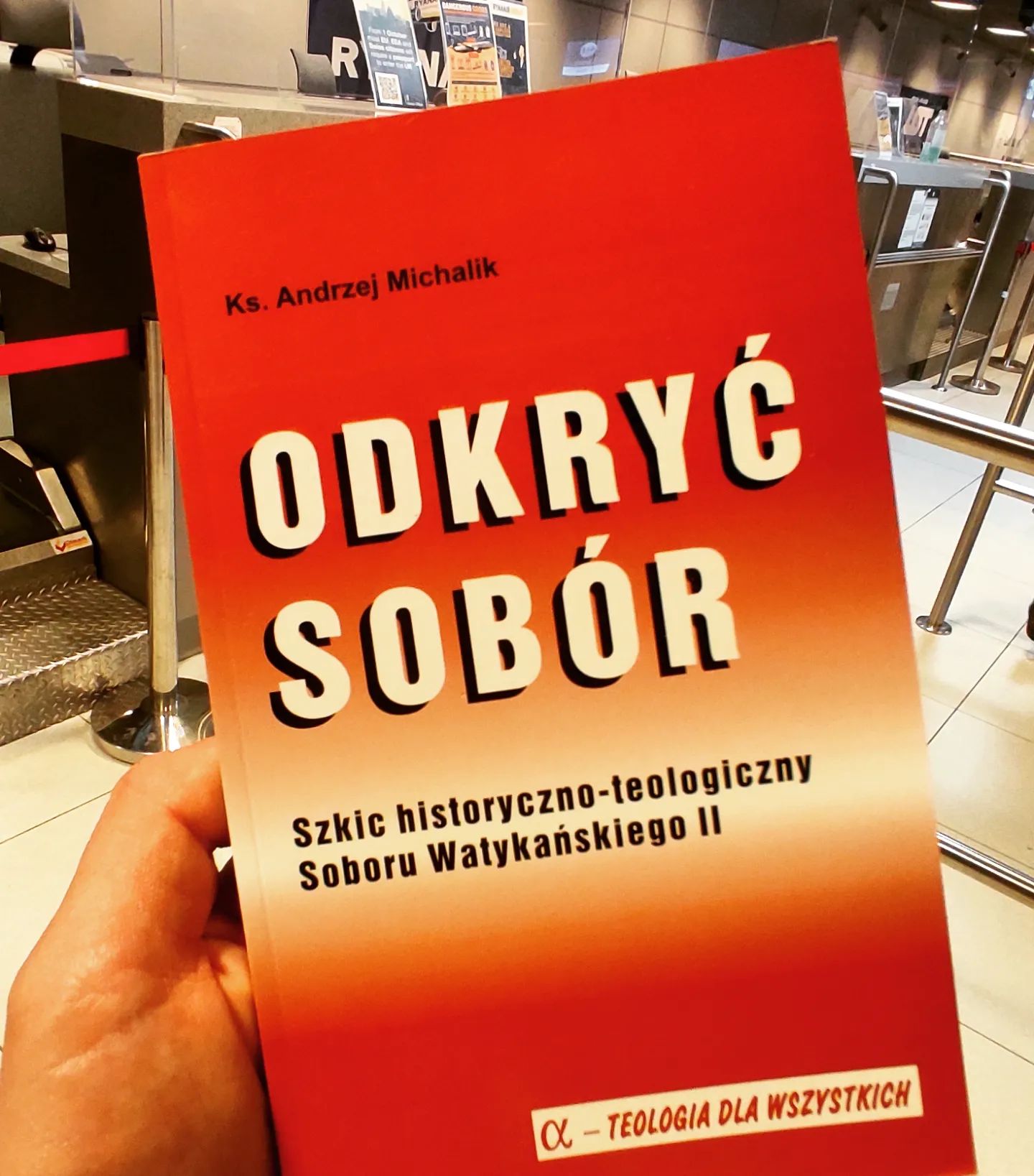 Czytanka na lotnisku, z cyklu "tylko dla nerdów" 🤓 nawet ta…