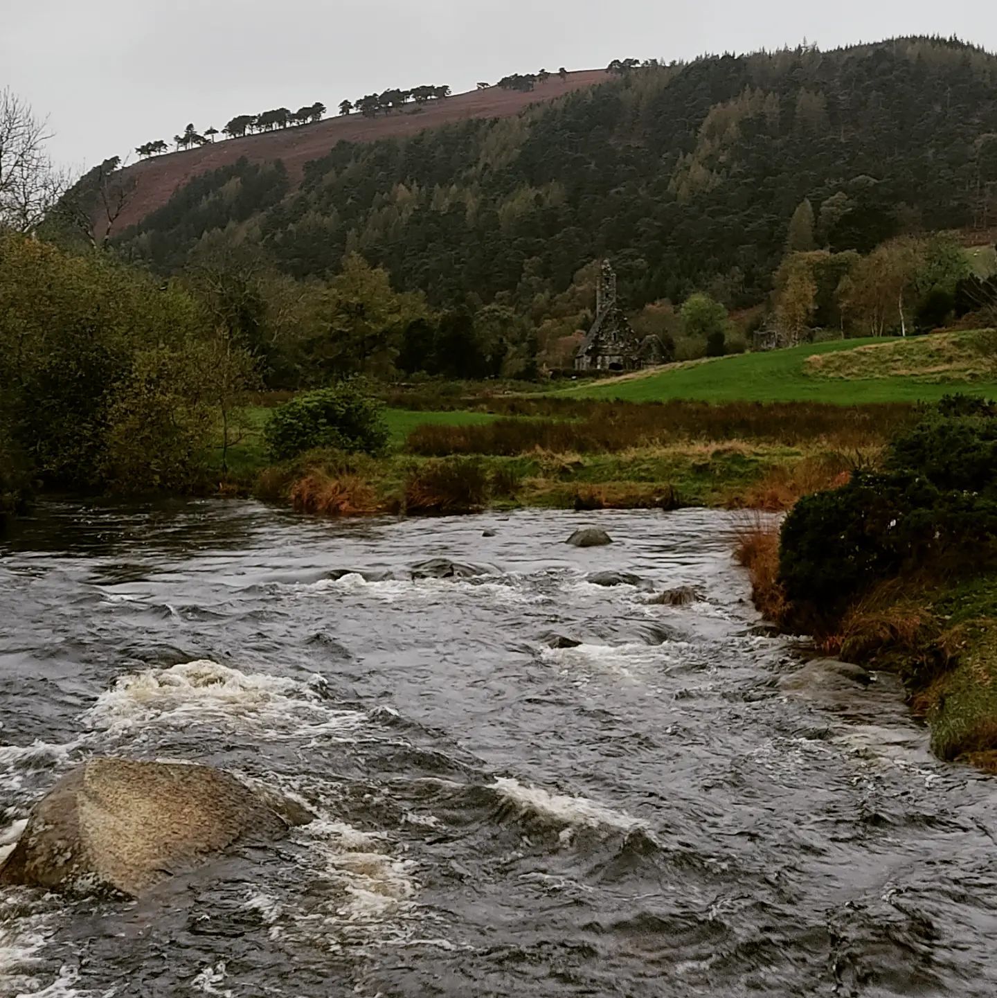 Do Glendalough to zawsze warto wybrać się aby zaczerpnąć ze…