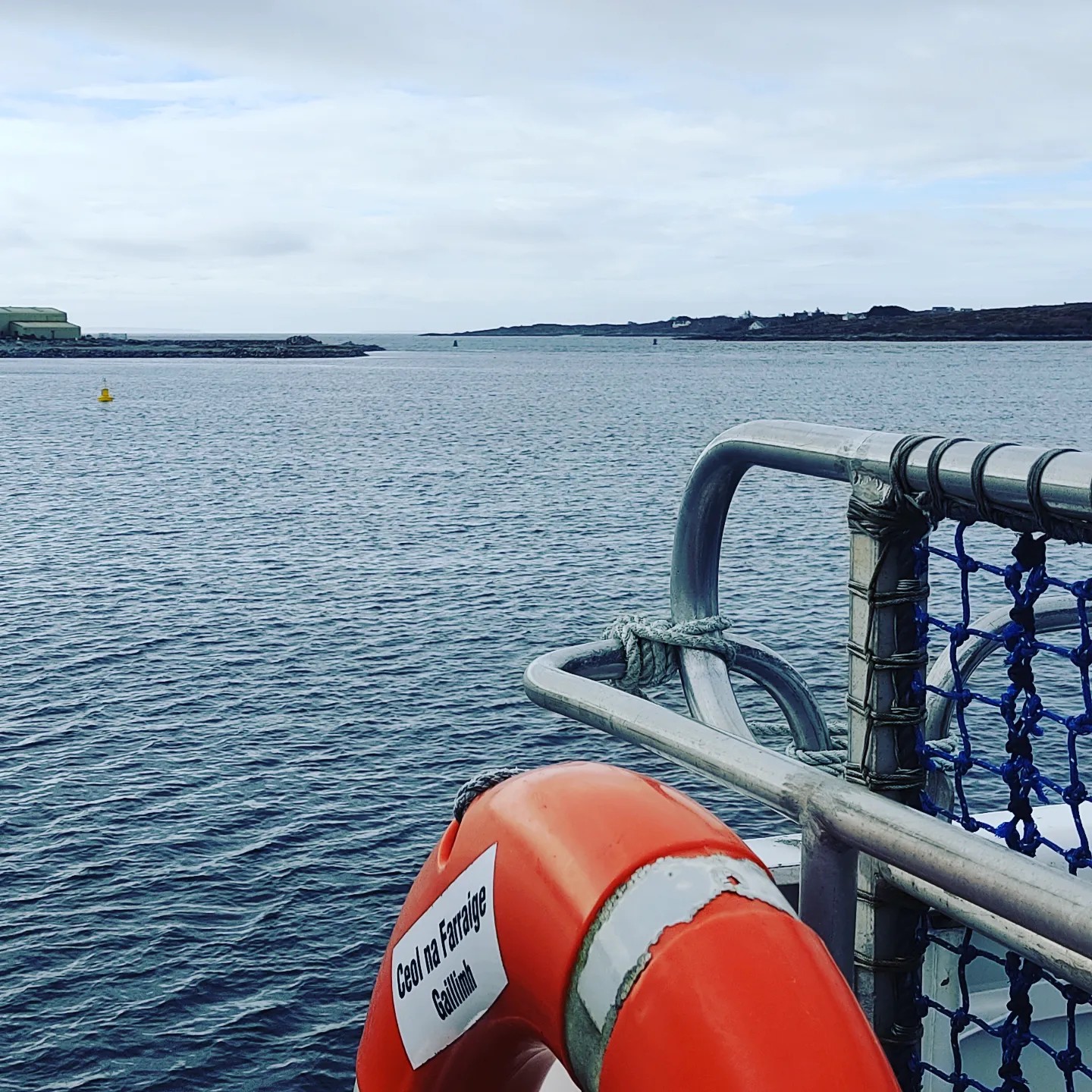 No to w drogę 🛥 ku Inis Meáin środkowej wyspie w łańcuchu wysp…