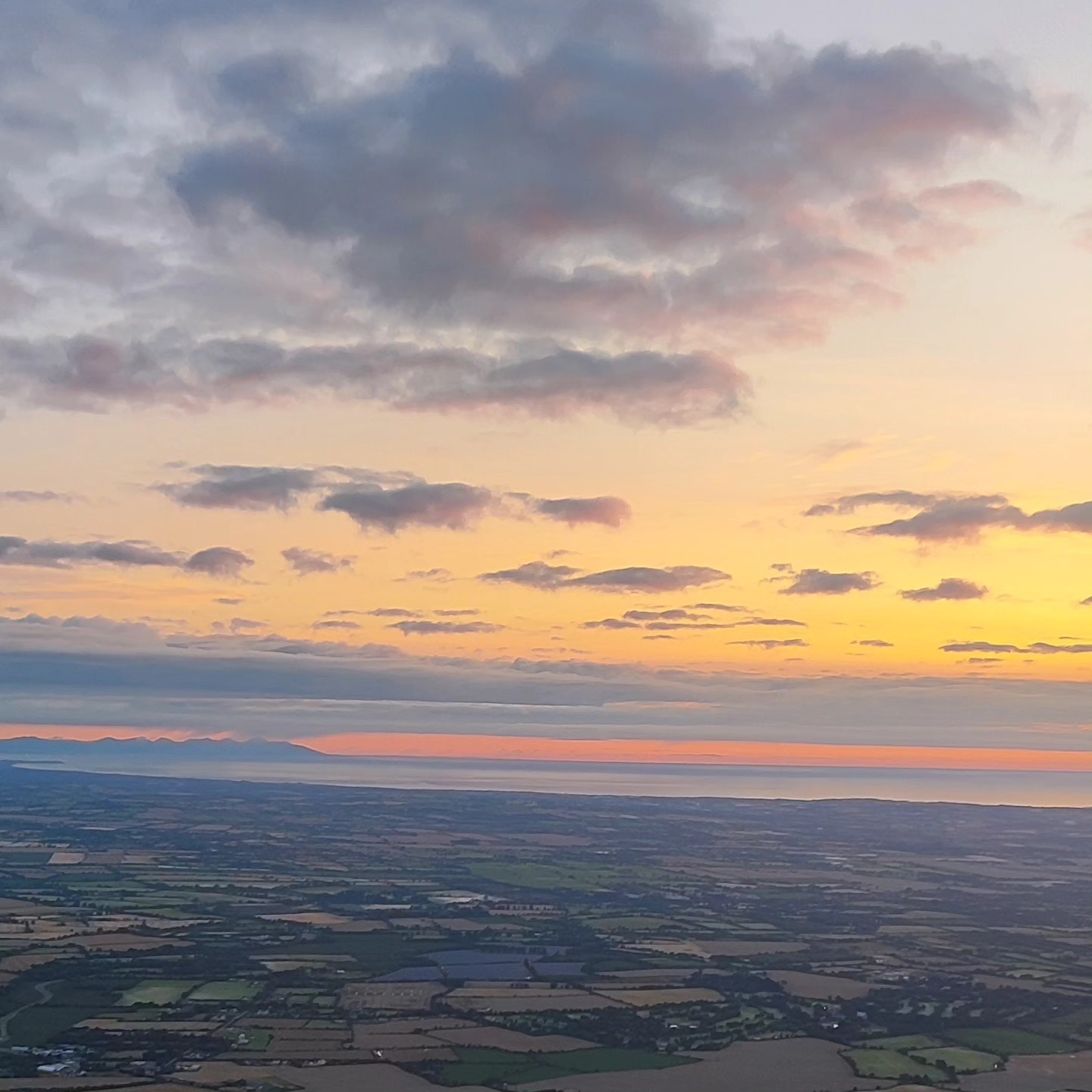 Żegnał nas piękny piękny wschód słońca nad zatoką w Dublinie a…