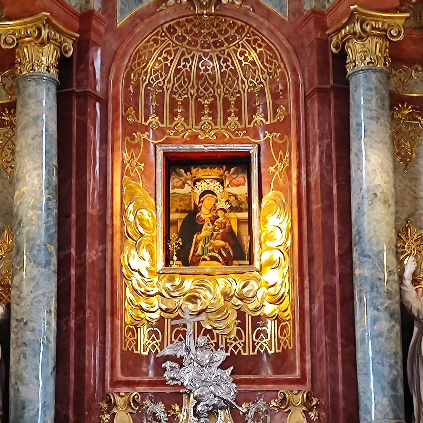 Dziś odkrywamy macierzyński wymiar Kościoła u Matki Bożej w…