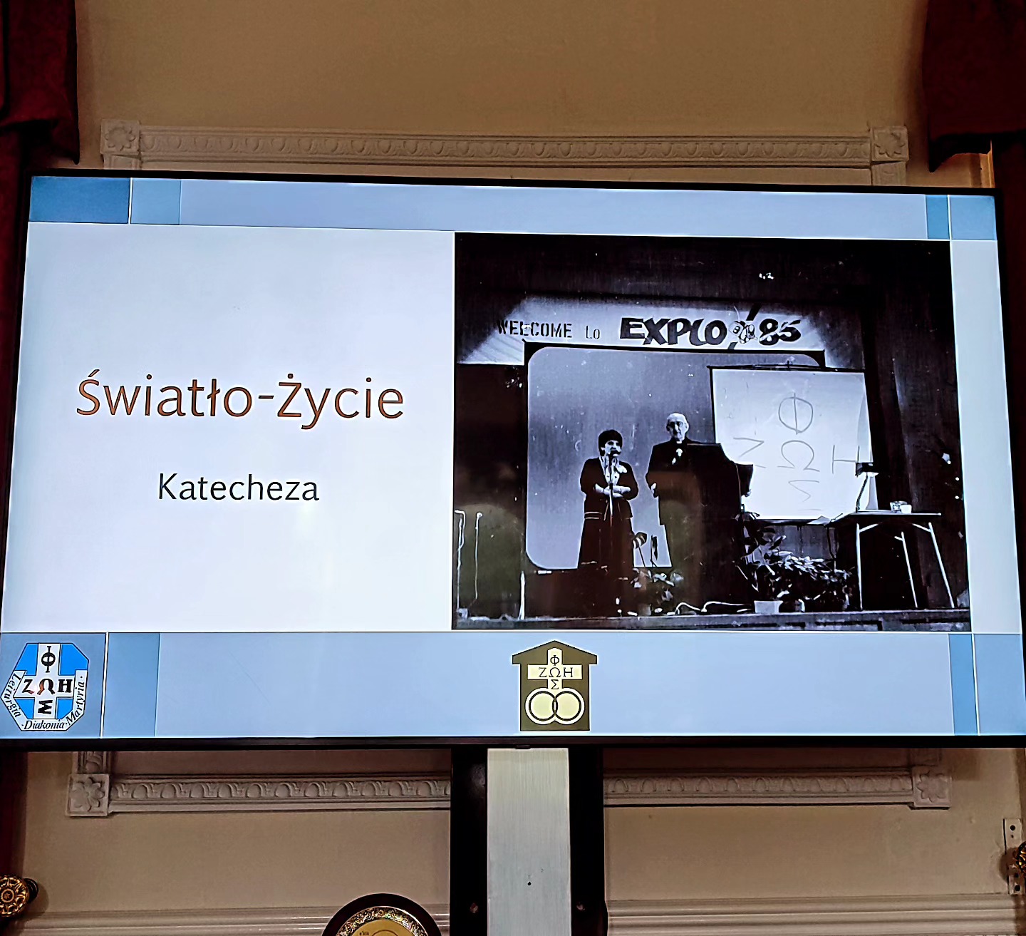 Rozpoczynamy pierwszy dzień od katechezy Światło-Życie. Okładkę…