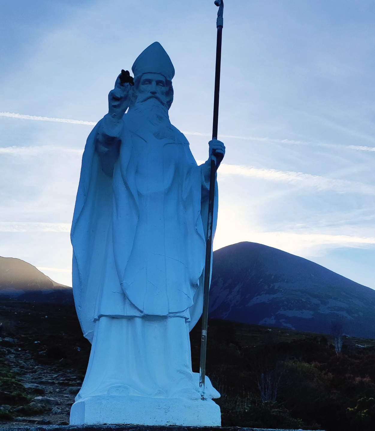 Croagh Patrick, to najświętsza góra w Irlandii na którą do dziś…